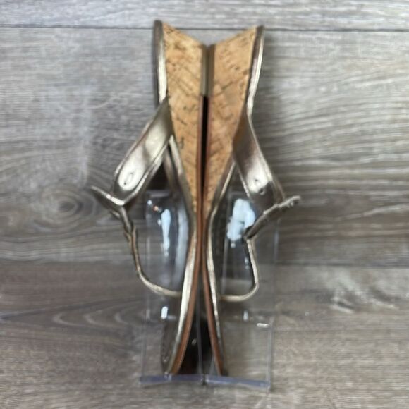 Bernardo Matrix Platinum Calf Leather Women’s Size 10M Thong Wedge Sandals - Picture 10 of 10